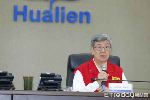 ▲▼行政院長陳建仁4/4偕同蕭美琴副總統當選人前往花蓮地震緊急應變中心視察，聽取花蓮縣長徐榛蔚相關的救災簡報。（圖／記者湯興漢攝）