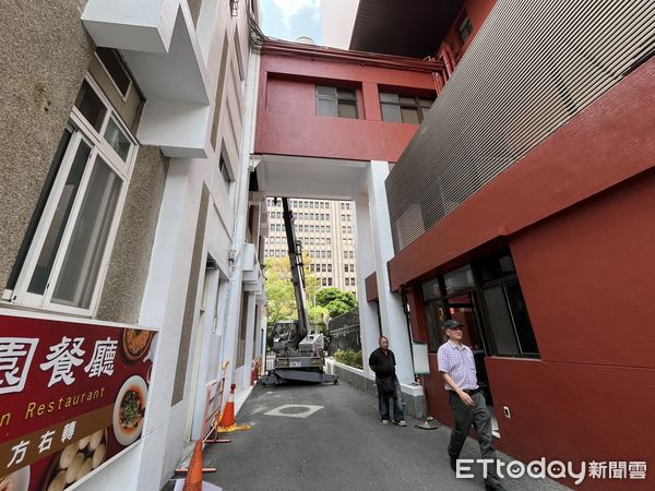 ▲▼立法院因受0403地震影響建築屋龜裂相關技術人員修補受損建築物。（圖／記者許靖騏攝）