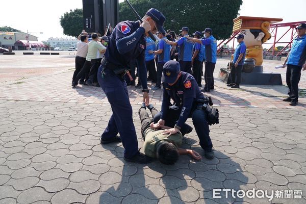 ▲雲林縣警方將於大甲媽遶境期間展現強勢維安作為，並對任何的不法行為當場進行現行犯逮捕，以確保大甲媽祖進香活動的順利進行，保護民眾的安全。（圖／記者蔡佩旻翻攝）