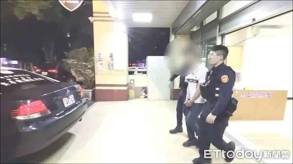 ▲潘男企圖逃避警方查緝，但車保險桿掉落導致無法順利逃逸。（圖／記者陸運陞翻攝）