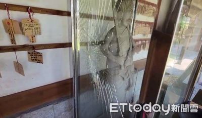 恐怖畫面曝！花蓮慶修院左右狂搖、牆面剝落　神像撞碎玻璃