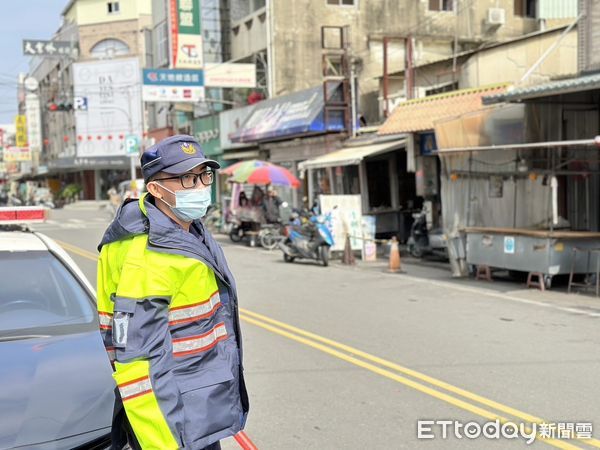 ▲因應清明連假，警方於西螺鎮施行交通管制。（圖／記者蔡佩旻攝）