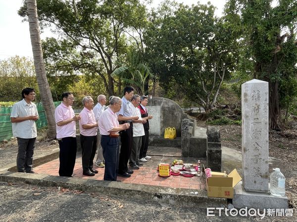 ▲台南市文資處每年皆會前往「陳永華墓」、「藩府二鄭公子墓」、「藩府曾蔡二姬墓」、「施瓊芳墓」、「曾振暘墓」等五座台南市古墓進行祭祀。（圖／記者林東良翻攝，下同）