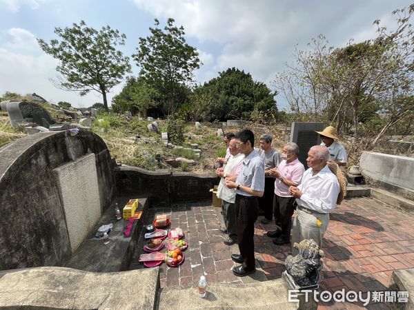 ▲台南市文資處每年皆會前往「陳永華墓」、「藩府二鄭公子墓」、「藩府曾蔡二姬墓」、「施瓊芳墓」、「曾振暘墓」等五座台南市古墓進行祭祀。（圖／記者林東良翻攝，下同）