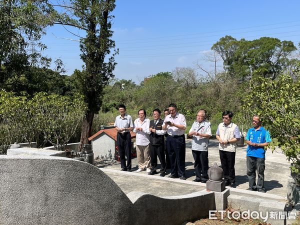 ▲台南市文資處每年皆會前往「陳永華墓」、「藩府二鄭公子墓」、「藩府曾蔡二姬墓」、「施瓊芳墓」、「曾振暘墓」等五座台南市古墓進行祭祀。（圖／記者林東良翻攝，下同）