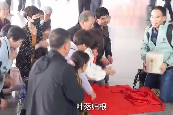 ▲▼ 高雄里長劉德文繼續送老兵骨灰回大陸老家落葉歸根            。（圖／翻攝 極目新聞）