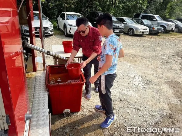 ▲▼墓地防火宣導             。（圖／記者戴上容翻攝）