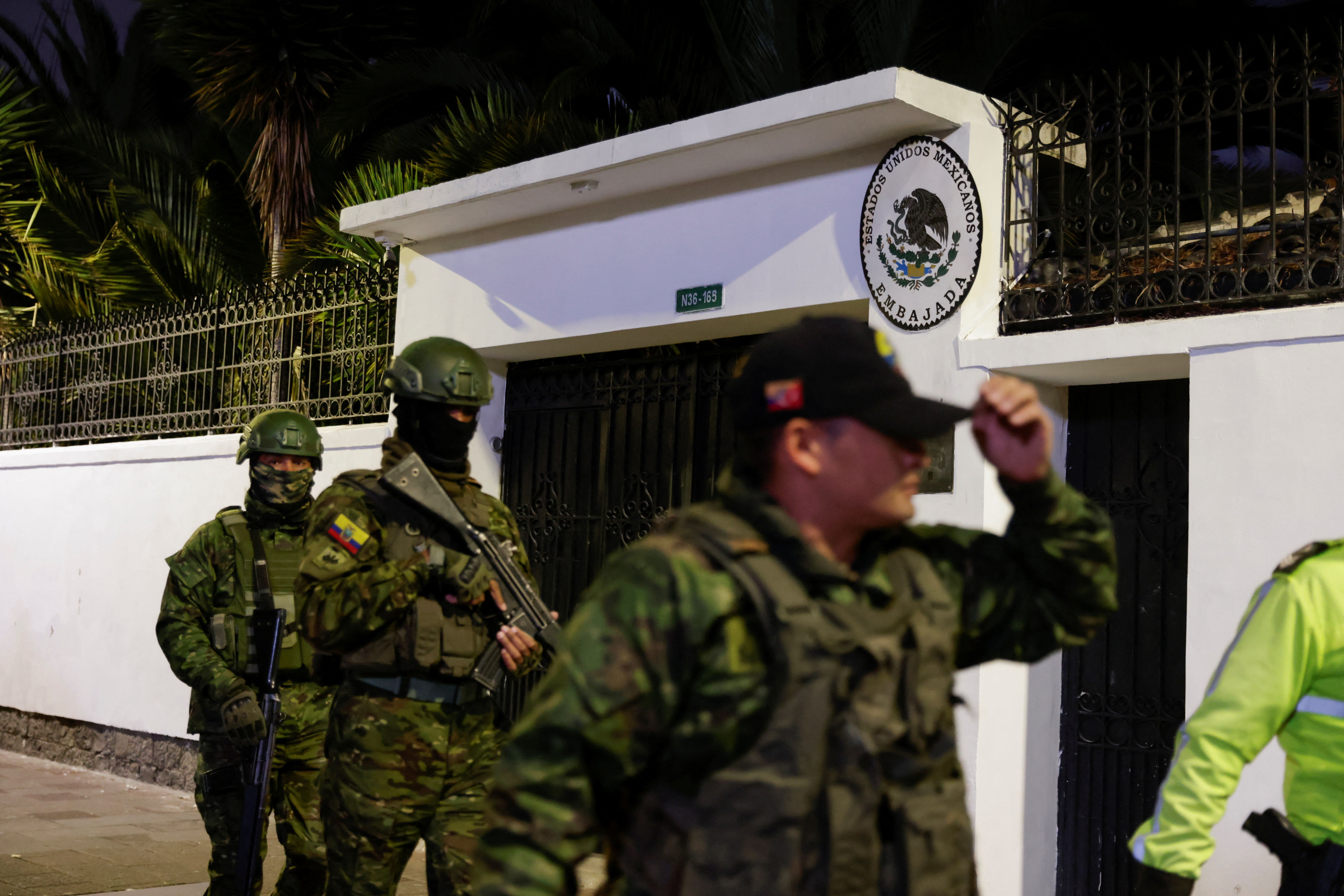▲▼ 厄瓜多強行進入墨西哥使館抓人。（圖／路透）