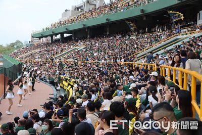 台鋼洪一中「被關地下室」惹怒球迷 高雄市府擬交球團自主管理