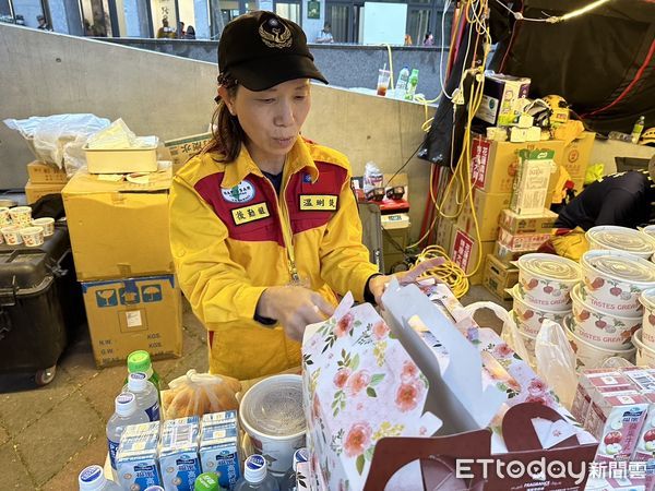 ▲▼高雄特搜5女隊員前進花蓮災區協助救災。（圖／記者賴文萱翻攝）