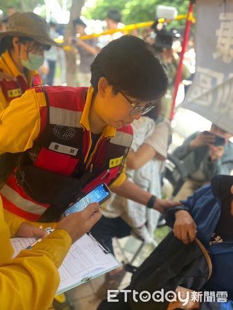 ▲▼高雄特搜5女隊員前進花蓮災區協助救災。（圖／記者賴文萱翻攝）