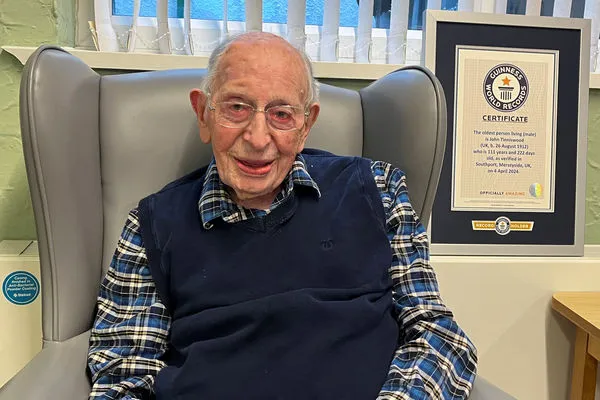 ▲▼英國111歲人瑞廷尼斯伍德（John Tinniswood）成為目前世上最長壽的男性。（圖／路透）