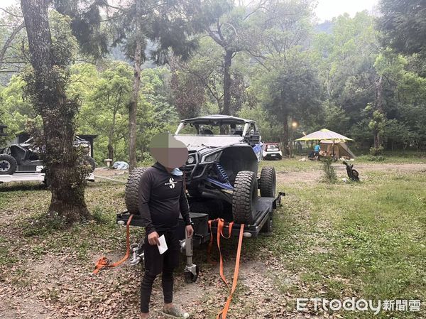 ▲4輛無牌沙灘車高速行駛於投83線，遭仁愛警分局派遣警力攔截開罰。（圖／記者高堂堯翻攝）