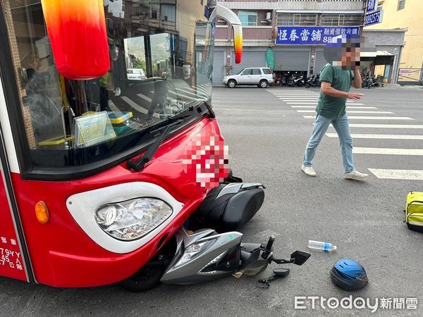 ▲恆春鎮恆公路與省北路叉路口遊覽車與機車車禍            。（圖／記者陳崑福翻攝）