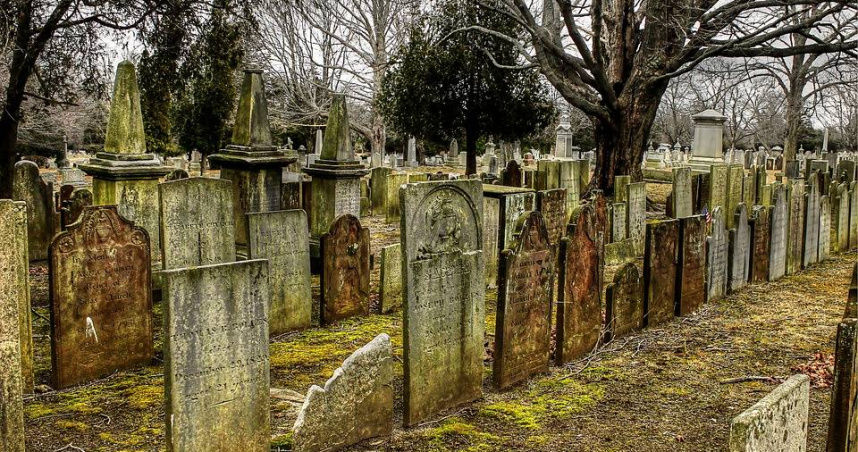 Malaysian Taxi Driver Receives Creepy Cemetery Order – Customer Insists on Following Him