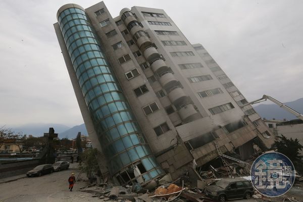 花蓮雲門翠堤大樓（圖）2018年地震時，因建築結構無法抵禦強震而倒塌。