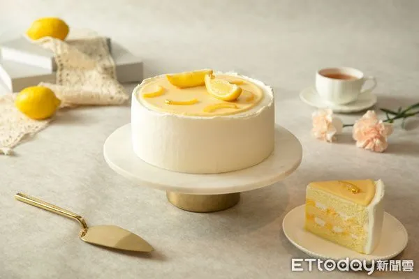 ▲波集團及甜點界的香奈兒「Le Ruban Pâtisserie 法朋烘焙甜點坊」共同推出的限量母親節蛋糕，是送給辛勞媽媽的最佳首選。（圖／記者林東良翻攝，下同）