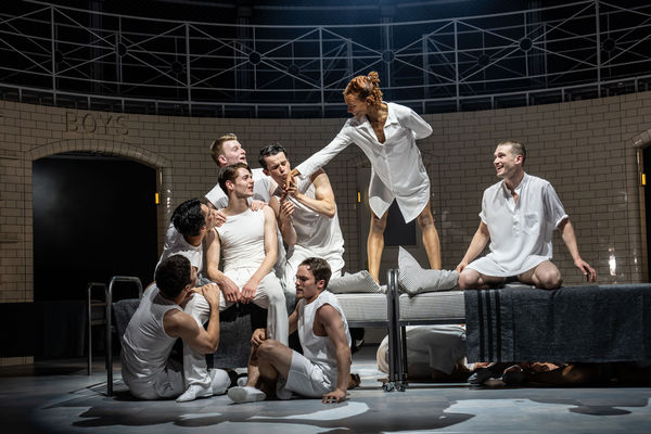 ▲▼當代鬼才編舞家馬修．伯恩，將帶來風靡全球的現象級舞劇《羅密歐與茱麗葉》現代版，今年8月首度登台。（圖／聯合數位文創提供）