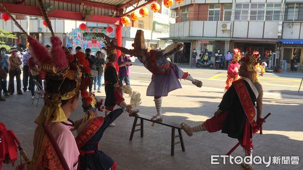 ▲台南市立博物館典藏「同治八年重建台灣縣署樑籤」，日前獲台南市古物審議委員一致肯定其價值，經台南市政府公告指定為「一般古物」。（圖／記者林東良翻攝，下同）