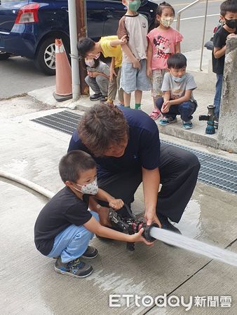 ▲晴慧幼兒園師生到潮州消防隊參訪          。（圖／記者陳崑福翻攝）