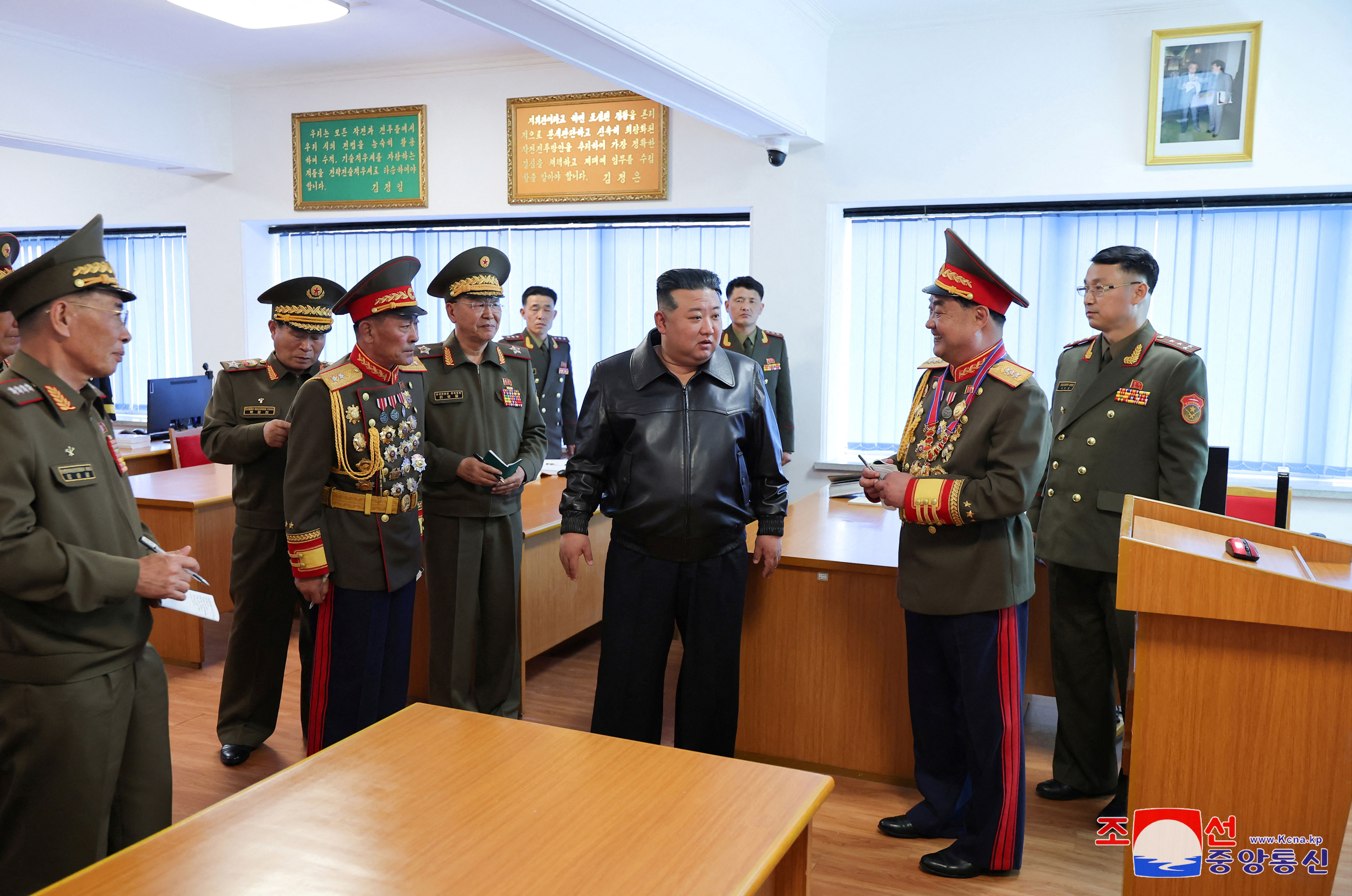 ▲▼北韓最高領導人金正恩10日視察金正日軍政大學。（圖／路透）