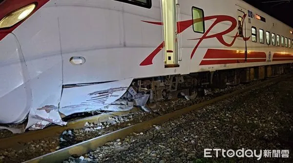▲▼台鐵445車次普悠瑪列車撞上落石出軌。（圖／記者黃彥傑翻攝）