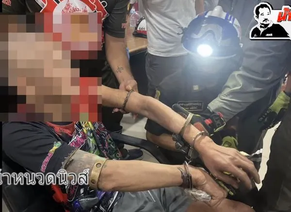 泰國警方逮捕一名性騷女子的僧侶，發現他身上戴滿奇怪的「咒具」。（翻攝YT頻道น้าหนวดนิวส์）