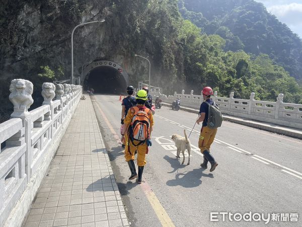 ▲▼特搜隊進入砂卡礑步道搜索             。（圖／記者陸運陞翻攝）