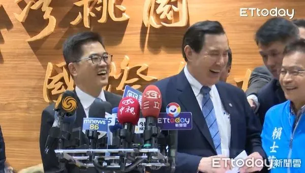 ▲馬英九回台。（圖／翻攝直播）