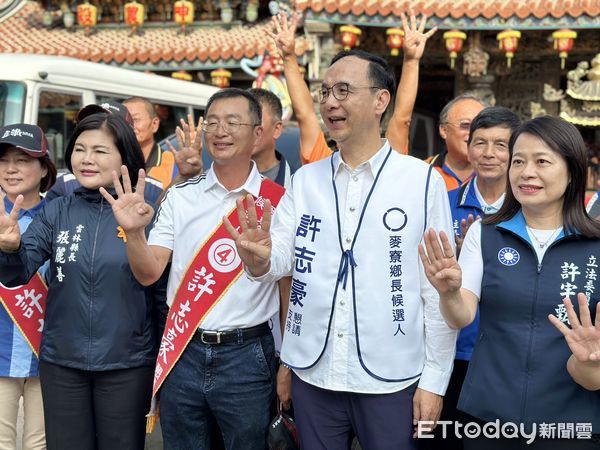 ▲▼   朱立倫陪同麥寮鄉長候選人許志豪徒步拜票      。（圖／國民黨文傳會提供）