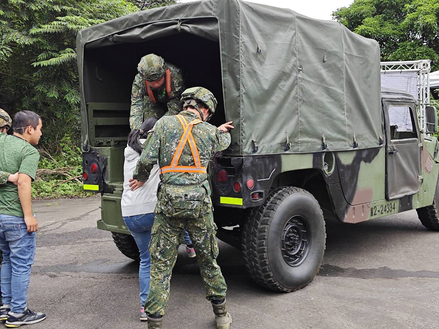 ▲新北三芝防災演練 國軍出動悍馬車超逼真。（圖／新北市三芝區公所提供）