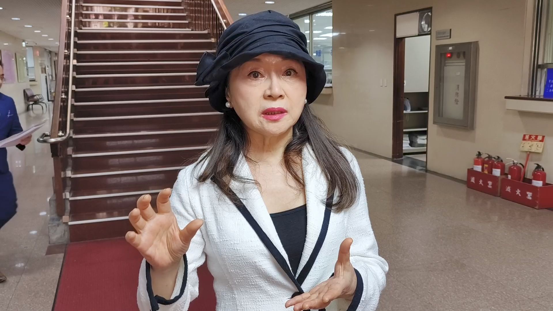 [新聞] 周玉蔻轟賈永婕、謝志偉：整天用愛台灣撕 - 八卦 - PTT.BEST 批踢踢爆文