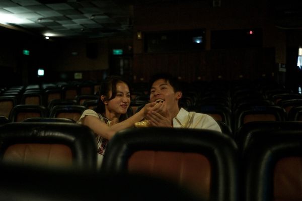 ▲清原果耶（左）和許光漢（右）在片中約會的全美戲院，現已成為台南新興的約會景點。（圖／翻滾吧男孩提供）