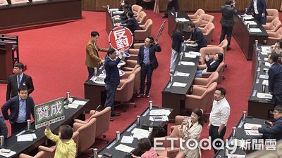 綠委酸黃國昌對傅崐萁命令念茲在茲　「拔小草測風向還自甘淪小藍」