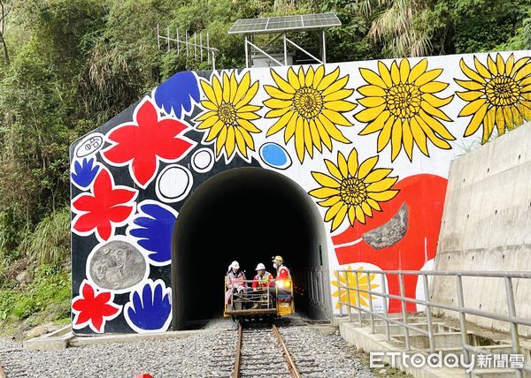 ▲阿里山林鐵42號隧道彩繪。（圖／記者楊惠琪攝）