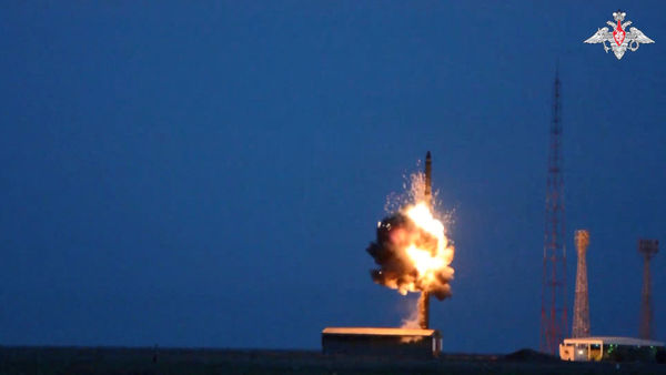 ▲▼俄羅斯12日成功試射一枚機動陸基洲際彈道飛彈。（圖／路透）