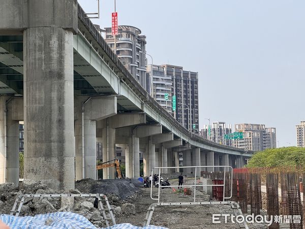 ▲▼      台64女子墜橋亡，警方逮捕三人到案       。（圖／記者戴上容攝）