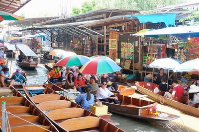 曼谷自由行必備行程！丹能莎朵水上市場　小船交錯叫賣聲此起彼落