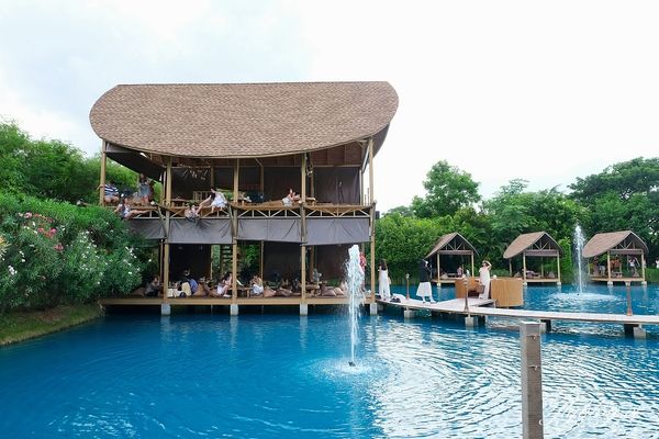 ▲▼網紅必拍泰國馬爾地夫風情餐廳，漂浮在水上的小木屋。（圖／部落客飛天璇提供）