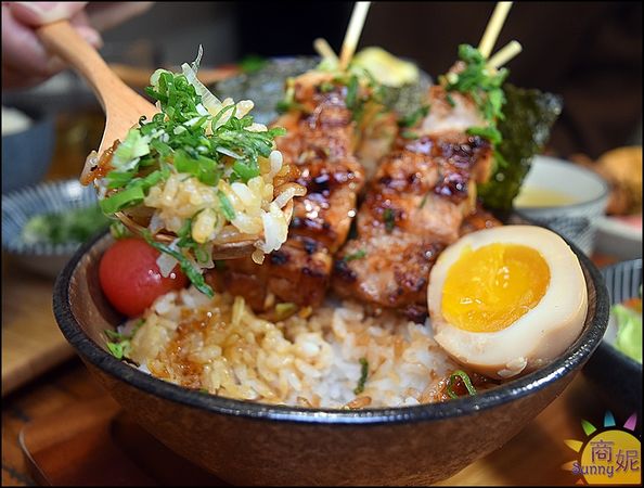 ▲▼火曜日食處，逢甲商圈超好吃日式丼飯定食米飯 湯品吃到飽，網友大推炭烤燒鳥丼。（圖／商妮的吃喝玩樂提供）