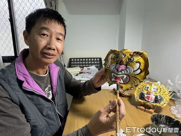 ▲▼活化石鱟殼化身虎頭牌 金門獨特辟邪物。（圖／記者林名揚翻攝）