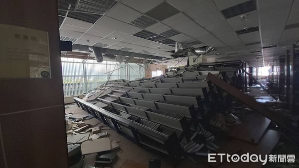 ▲▼位在花蓮的東華大學受強震襲擊，圖書館受創災情嚴重。（圖／東華大學提供，下同）