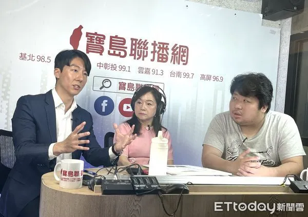 ▲周玉蔻今天透過廣播節目訪問「統神」張嘉航與吳崢。（圖／記者許靖騏攝）