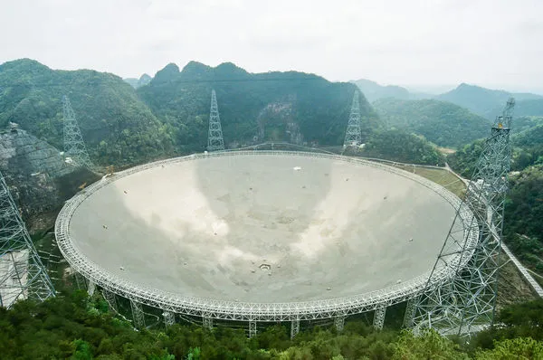 ▲位於貴州的「中國天眼」500公尺口徑球面射電望遠鏡FAST。（圖／CFP）