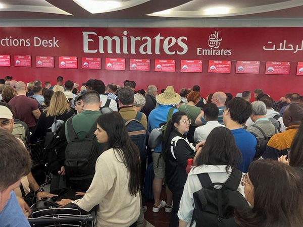 洪水4死！阿聯杜拜機場逾1400航班取消　大批旅客陷混亂狀態
