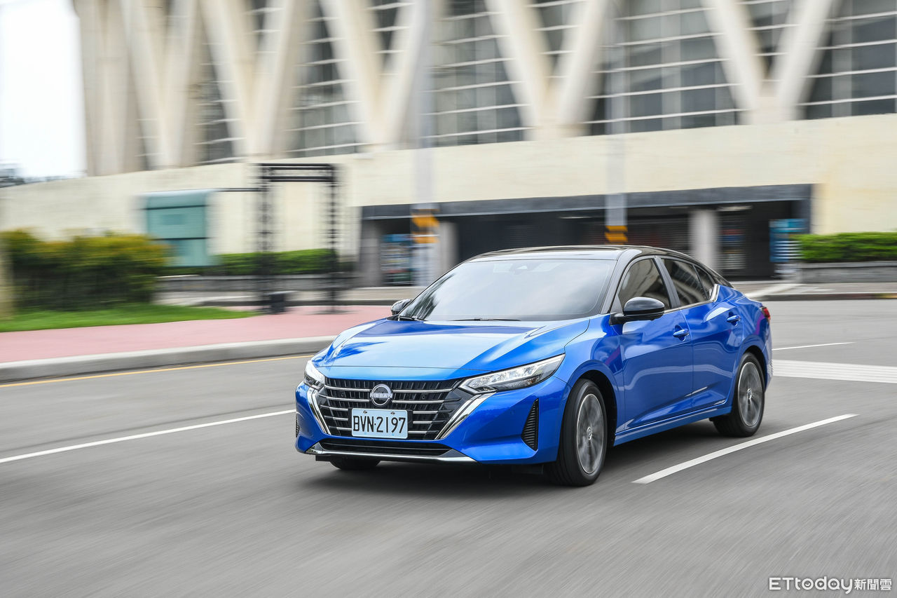 ▲改款新Nissan Sentra亮點頗多，多項重點配備升級比神車Altis更有吸引力。（圖／記者徐煜展攝）