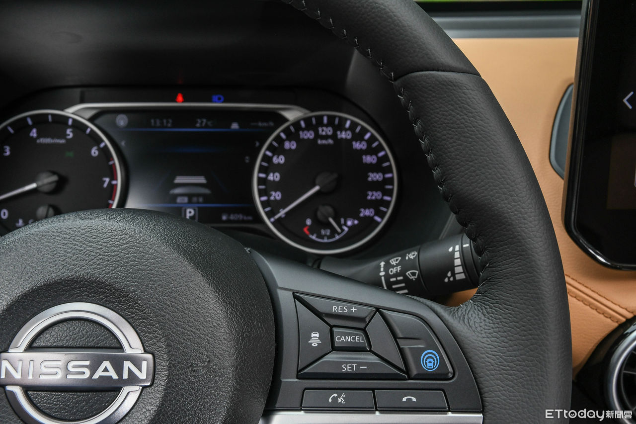 ▲改款新Nissan Sentra亮點頗多，多項重點配備升級比神車Altis更有吸引力。（圖／記者徐煜展攝）