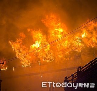 快訊／淡水泡棉工廠大火！疑禁水性化學物質　警消大規模出動