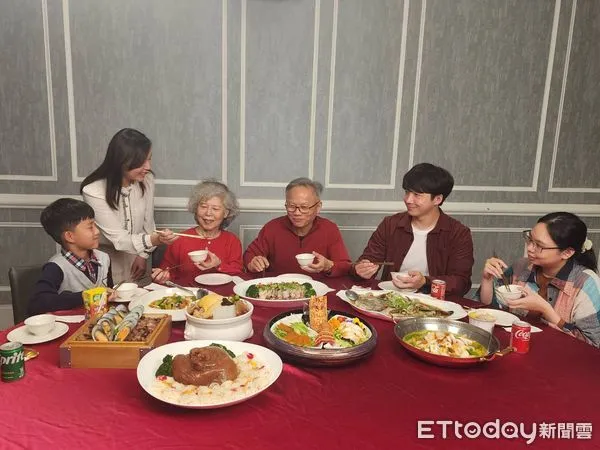 ▲母親節吃大餐！新天地推6大海陸桌菜，《匠極緻鍋物》龍蝦免費升級帝王蟹。（圖／記者游瓊華攝）