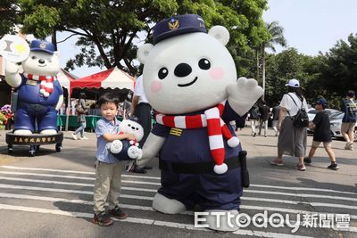 嘉義高中百年校慶 市警局「警察大白熊」現身宣導反詐騙